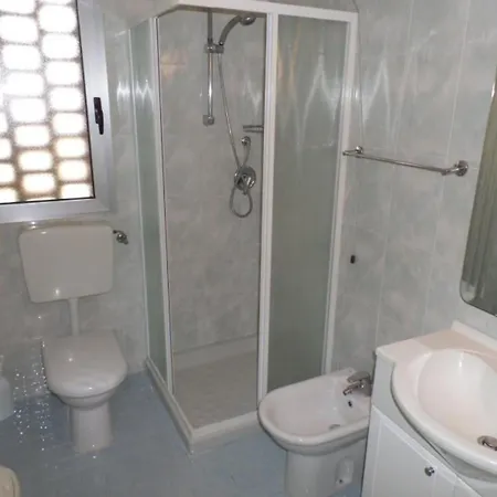 Comfortable For Six With Air Conditioning 아파트